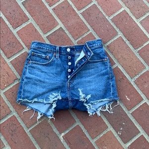 BRAND NEW LEVI SHORTS!